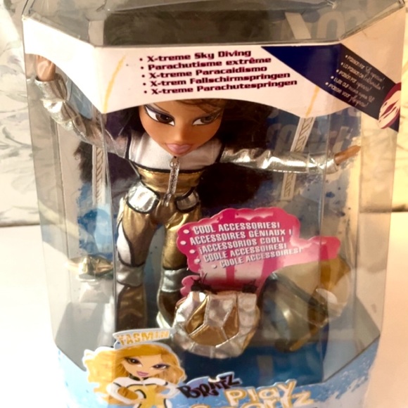 Bratz Play Sportz X-Treme Skidiving Yasmin - Picture 4 of 6